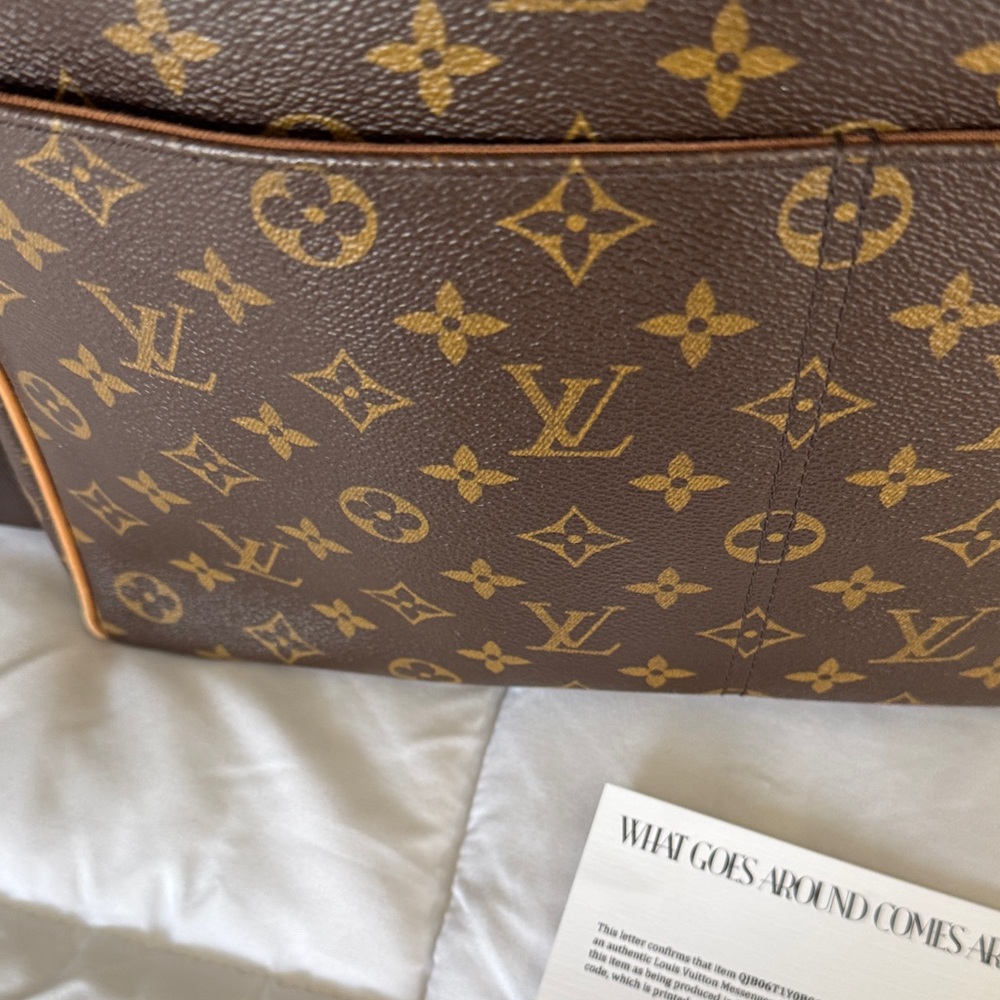 Louis Vuitton Monogram Canvas Messenger Bag - Picture 7 of 12